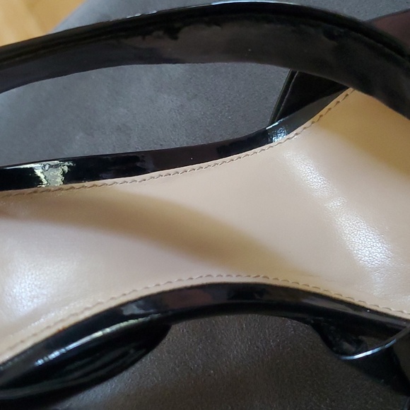 Vince Camuto strappy sandals patent material size 10 - Picture 6 of 8